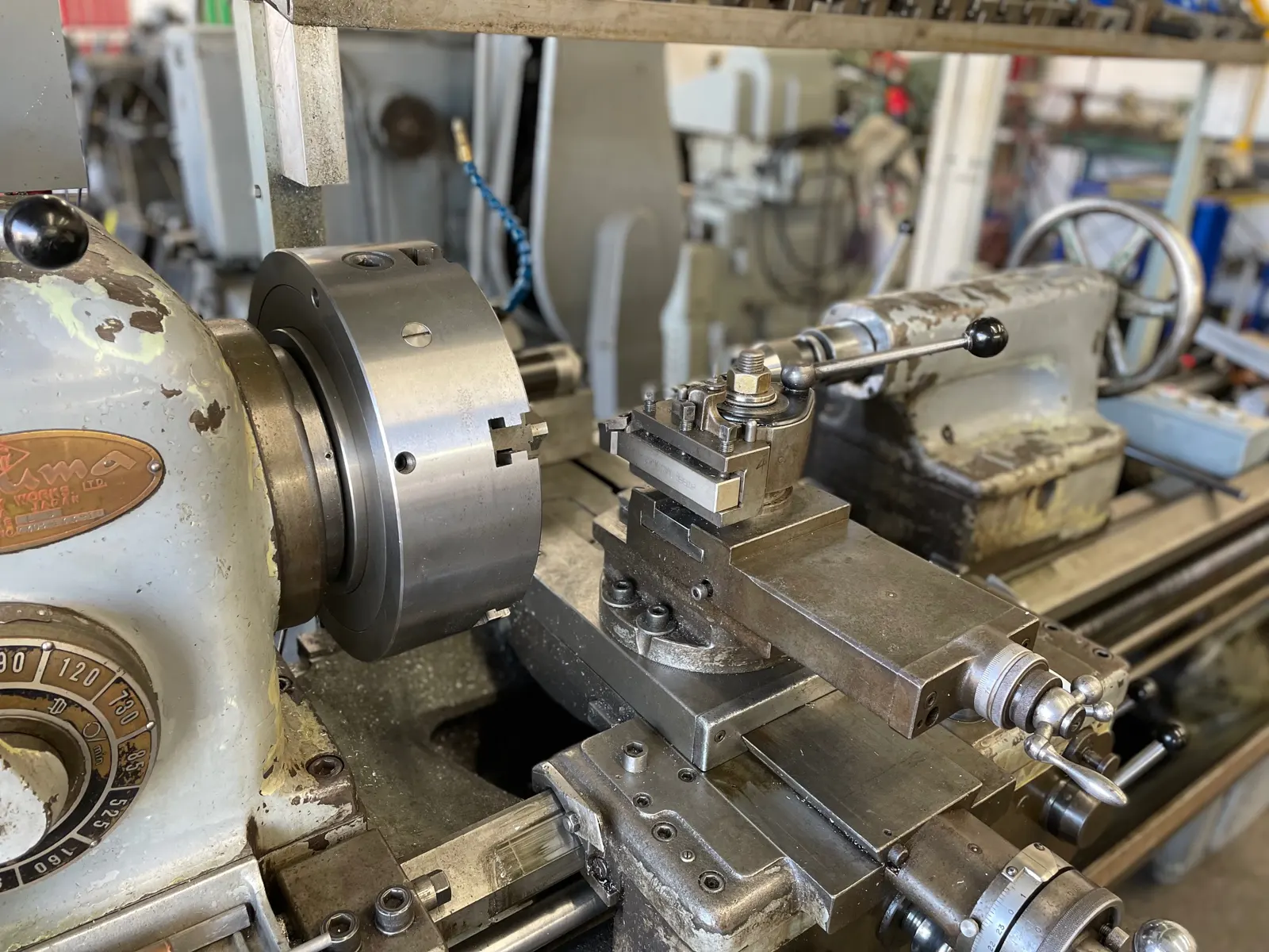 OKUMA MANUAL LATHE